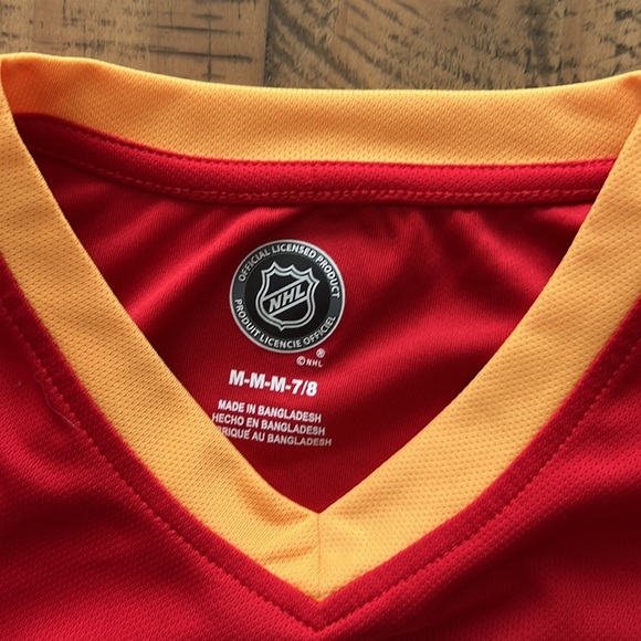 Calgary Flames Jersey - Youth Medium 7-8 - Picture 7 of 8